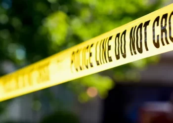 Adolescente muere al intentar huir de la policía