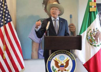 Elección directa de jueces pondría en riesgo relación México-EU: embajador Ken Salazar