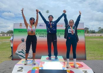 Entrenadora de Gobierno gana medallas
