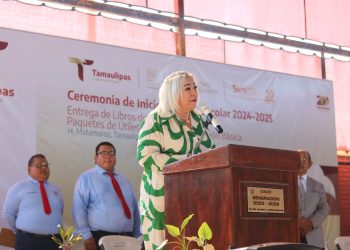 Adriana Lozano, secretaria de finanzas de Tamaulipas, en representación del Gobernador Américo Villarreal, dio inicio al ciclo escolar en Matamoros