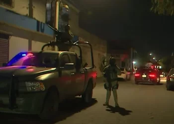 Tres hombres asesinados a balazos afuera de su hogar en Escobedo