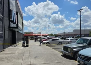 Ejecutan a hombre afuera de centro comercial en Reynosa