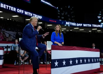 Trump bromea sobre “negocio peligroso” y critica a Harris en su primer mitin desde el pasado intento de asesinato