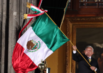 Que viva la 4T, dice AMLO en su última celebración del Grito de Independencia como presidente