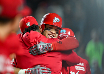 Diablos Rojos del México arrollan a Sultanes