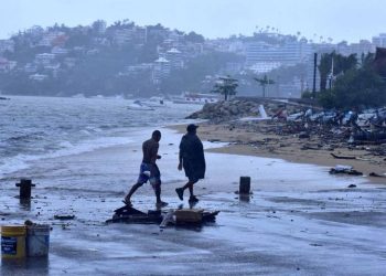Colima y Michoacán, en alerta roja por tormenta tropical John