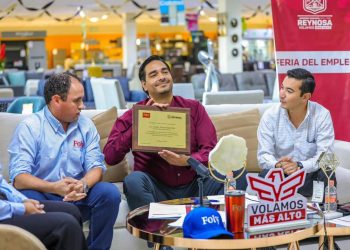 Recibe Carlos Peña Ortiz Reconocimiento por promover más de 40 Mil vacantes