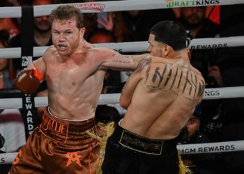¡Canelo sigue siendo el Rey! Saúl Álvarez dominó a Edgar Berlanga y retiene sus títulos