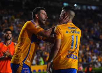 Con todo y polémica, Tigres sufre para rescatar el empate ante León