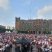 Asistentes comienzan a llenar plancha del Zócalo previo al último informe de AMLO