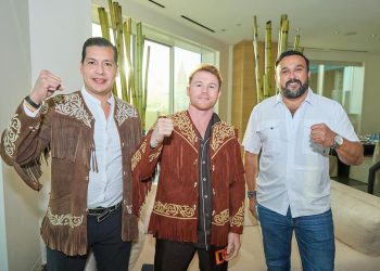 Presentan cinturón tamaulipeco en Las Vegas y “Canelo” Álvarez se enfunda la cuera