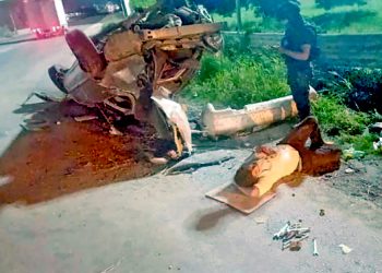 Accidente en carretera termina en volcadura: joven gravemente herido
