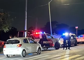 Hombre fallece y otro resulta herido en balacera en mercadito de Escobedo