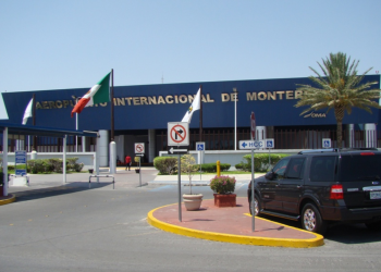 En Nuevo León consideran permitir a Uber y Didi en aeropuertos