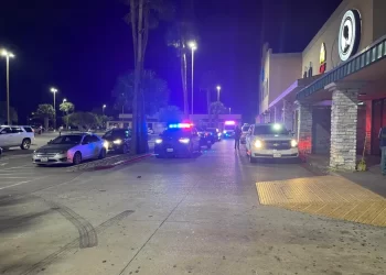 7 arrestados, incluido el propietario, en un club nocturno tras denuncias de servir alcohol fuera del horario permitido