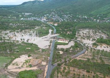 Huracán John destruye caminos y deja incomunicada a la Costa Grande