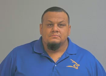 Renuncia entrenador de fútbol americano de Preparatoria de Donna tras ser arrestado