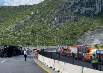 6 muertos en accidente de tráiler en autopista Saltillo-Monterrey
