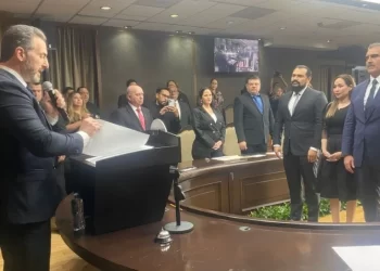 Adrián de la Garza encabeza su primera sesión de Cabildo y presenta gabinete