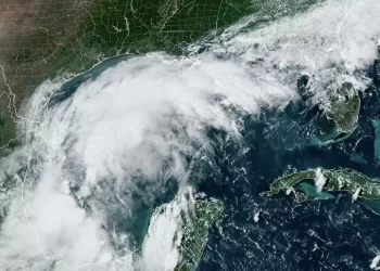 Texas prepara recursos de emergencia ante actividad tropical en el Golfo