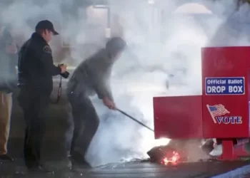 Incendian urnas de votación; destruyen cientos de votos en Washington y Oregón