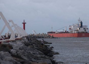 México envía 400 mil barriles de crudo a Cuba para mitigar crisis energética