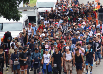 Caravana “El niño” parte con miles de migrantes a EU desde la frontera sur de México