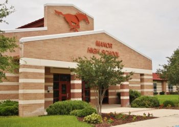 Estudiante de 18 años acusado de apuñalar a un compañero en escuela de Texas