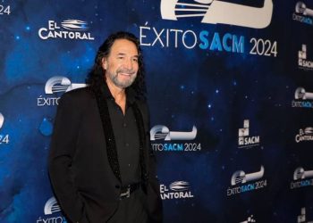 Marco Antonio Solís recibe medalla Gran maestro de la SACM: me siento muy agradecido