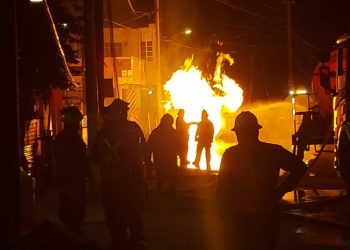 Explosión por fuga de gas en puesto de tacos deja tres heridos graves