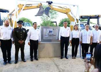 Coloca Américo Villarreal primera piedra de la Ciudad Judicial en Victoria