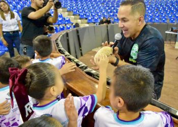 “La Fauna Viva”, con Guacamayas, búhos y erizos, niños aprenden de cerca sobre naturaleza