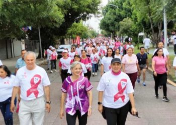 Conmemoran Día Internacional contra el Cáncer de Mama con “Caminata Rosa”
