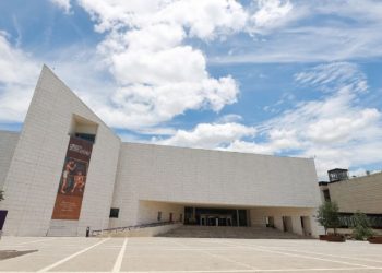 Hallan cráneo frente a Museo de Historia, en Monterrey; dos personas dejaron una mochila con los restos