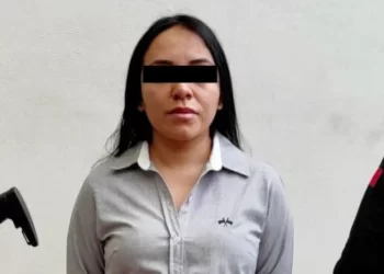 Detienen a mujer con orden de aprehensión por secuestro y drogas en Monterrey