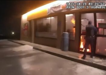 Arrestan a sospechoso de incendiar un Oxxo con todo y una empleada en el interior