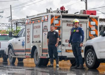 Reynosa: Arden autos en taller mecánico