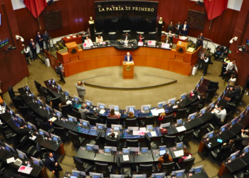 Senado aprueba reforma para dar electricidad barata y control estatal energético