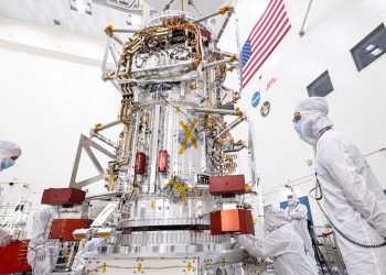 Nave espacial “Europa Clipper” viaja a la luna helada de Júpiter en busca de vida