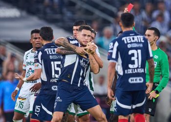 La Liga MX confirma la sanción para Lucas Ocampos después de perder la cabeza con Edgar Guerra