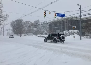 Frío extremo y nevadas intensas afectan a millones en Estados Unidos