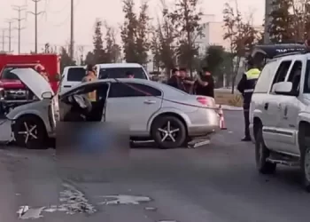 Muere tras chocar contra muro de un puente