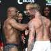 Mike Tyson cachetea a Jake Paul durante el pesaje previo a su combate