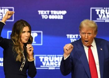 Trump eligiría a Kristi Noem como secretaria de Seguridad Nacional