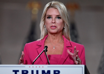Trump elige a Pam Bondi como Fiscal General tras la renuncia de Matt Gaetz 