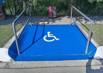 Trabaja Gobierno de Reynosa en repintado de rampas para discapacitados