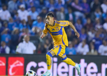 ¡Le guardan rencor! Afición de Cruz Azul abuchea a Uriel Antuna en su regreso al Ciudad de los Deportes