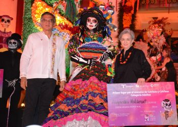 Américo y María fortalecen tradiciones del Día de Muertos en Tamaulipas