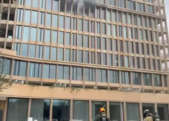 Incendio en Edificio de Monterrey Obliga a Desalojar a Más de 300 Personas