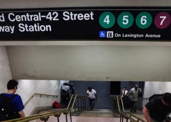 Dos personas resultaron heridas con arma blanca durante un ataque ocurrido en la Nochebuena en una estación de metro de la ciudad de Nueva York